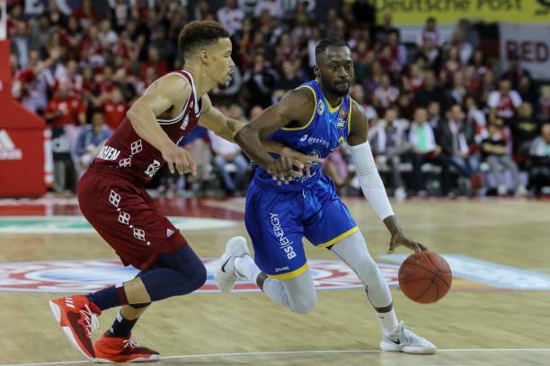 更侧面反映 更侧面反映